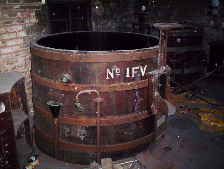 Black Country Ales Brewery Restoring Wooden Fermentation Vats Before